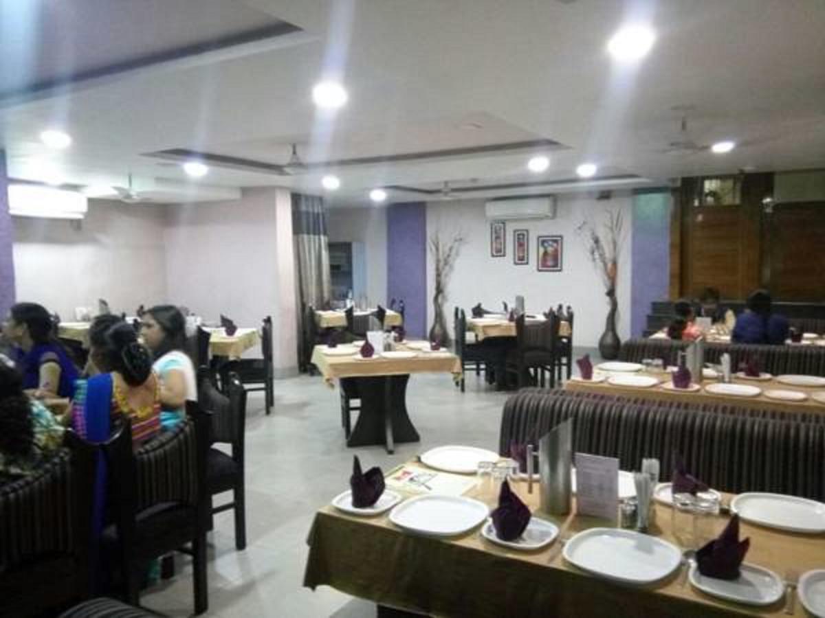 Hotel Shree Pushpak Raigarh Buitenkant foto