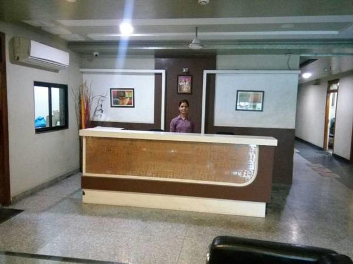 Hotel Shree Pushpak Raigarh Buitenkant foto