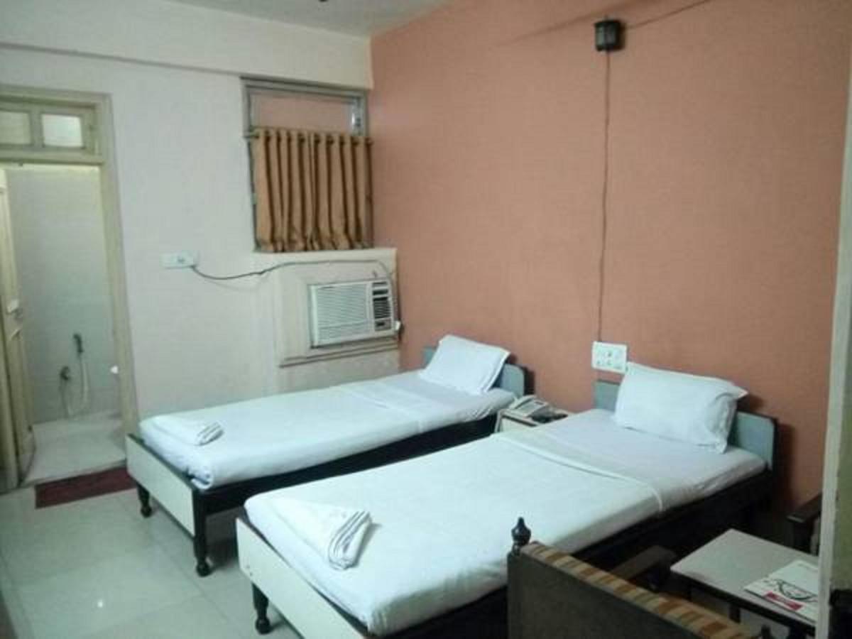 Hotel Shree Pushpak Raigarh Buitenkant foto